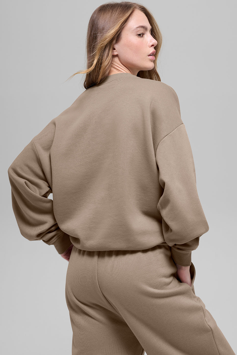 Alo Yoga Accolade Set — Crewneck Pullover + Straight Leg Sweatpant