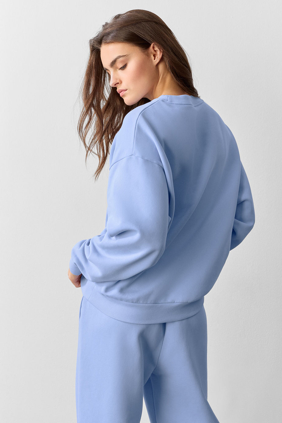 Alo Yoga Accolade Set — Crewneck Pullover + Straight Leg Sweatpant
