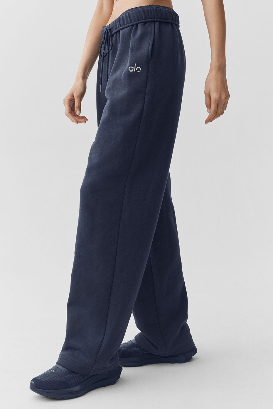 Alo Yoga Accolade Set — Crewneck Pullover + Straight Leg Sweatpant