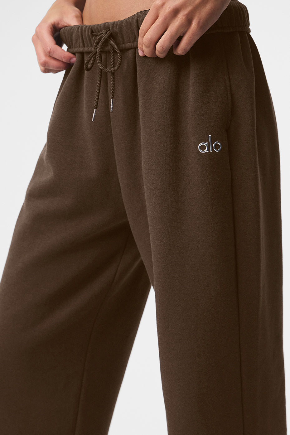 Alo Yoga Accolade Set — Crewneck Pullover + Straight Leg Sweatpant