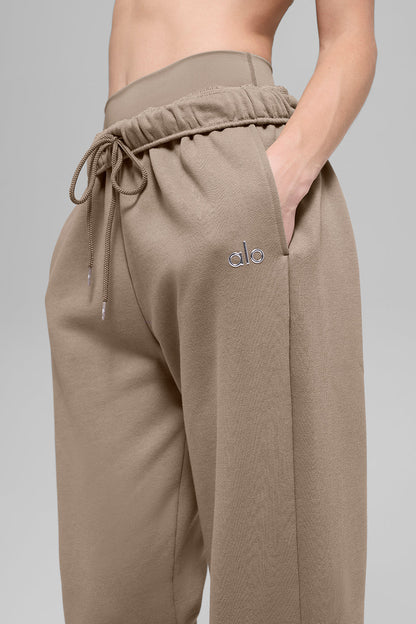 Alo Yoga Accolade Set — Crewneck Pullover + Straight Leg Sweatpant