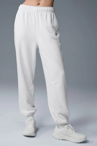 Alo Yoga Accolade Set — Crewneck Pullover + Straight Leg Sweatpant
